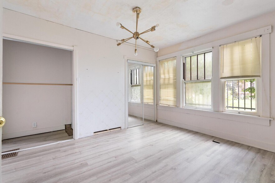 Building Photo - 2225 Catalpa Dr