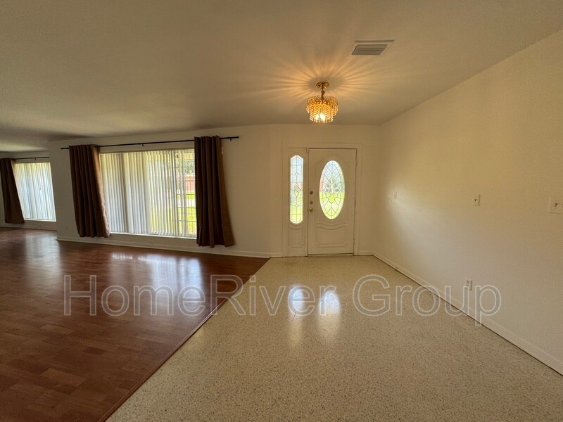 Building Photo - 2907 Caballero Dr
