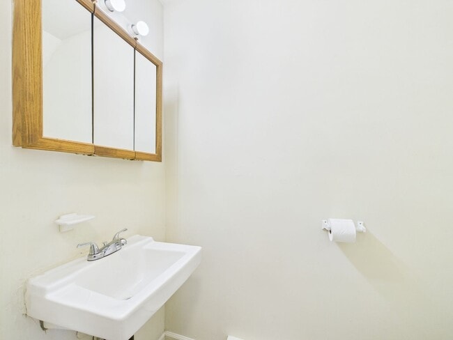 Building Photo - 5500 Stella Rd