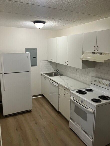 Primary Photo - 287 Commercial St