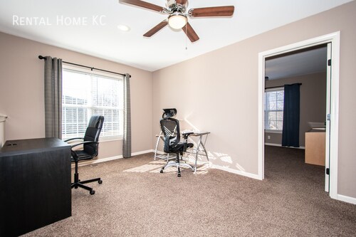 Building Photo - 705 N Findley-