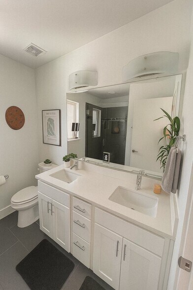 Building Photo - 2108 Decatur St