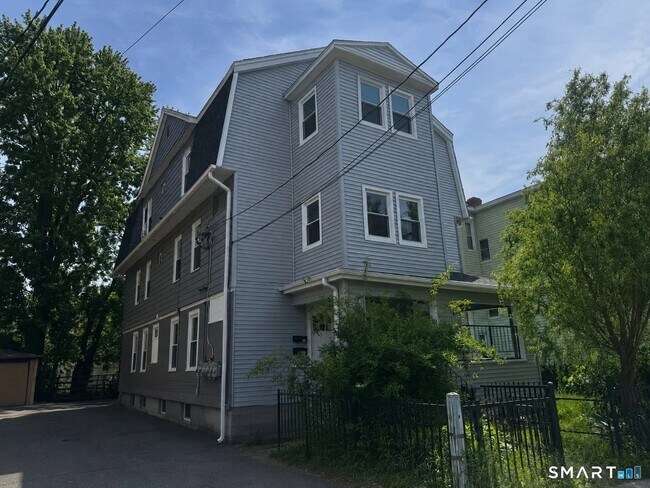 Building Photo - 142-144-144 Adams St