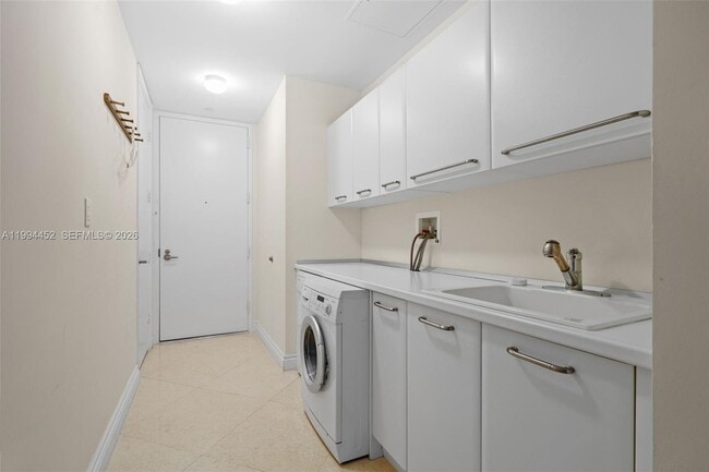 Building Photo - 16047 Collins Ave