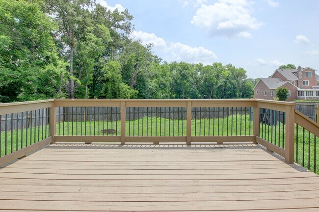 Building Photo - 716 Cavalier Dr