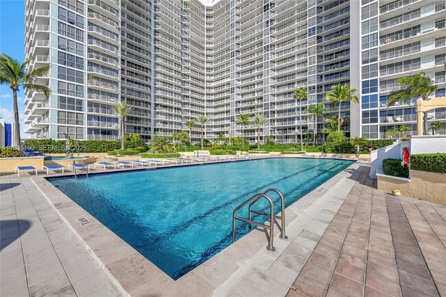 Building Photo - 7601 E Treasure Dr