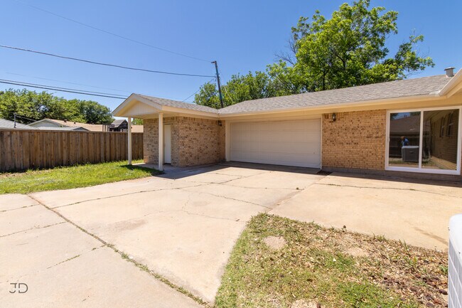Building Photo - 4807 Del Rio Trail