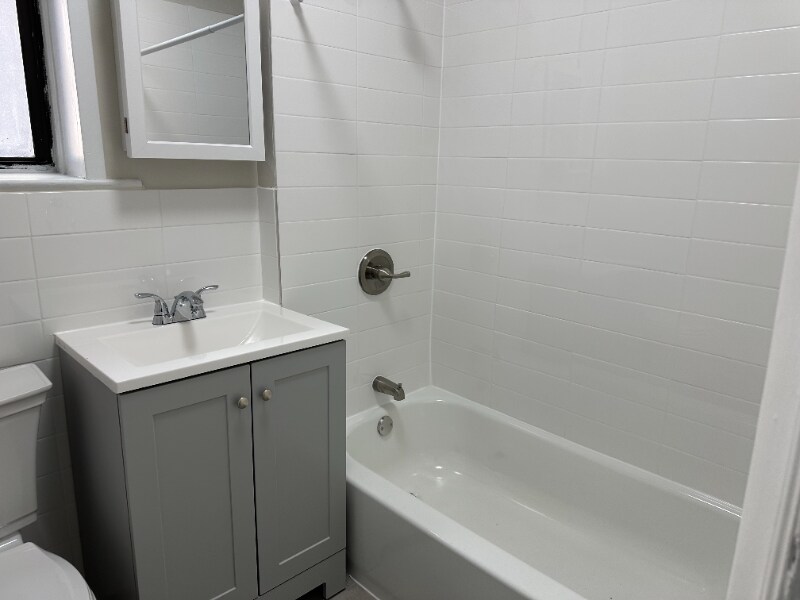 Building Photo - 18 Kensington Ave