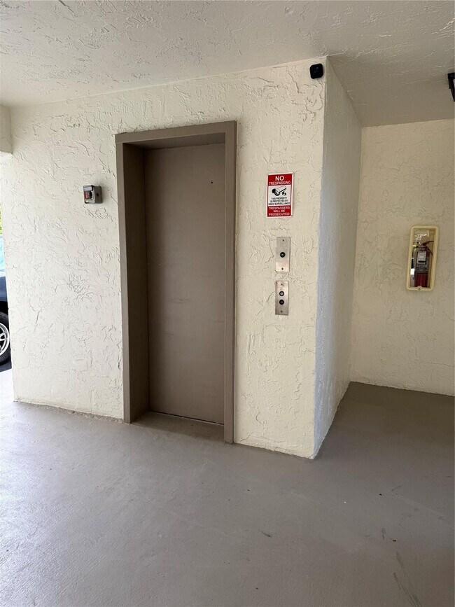 Building Photo - 4143 N Ocean Blvd