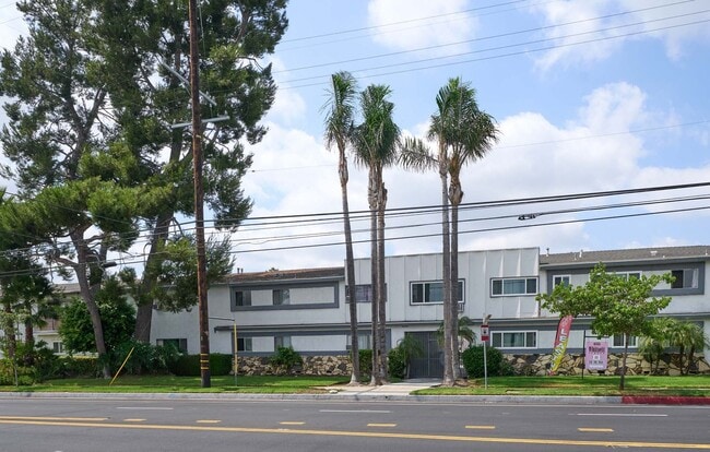 Building Photo - 6335 Whitsett Ave