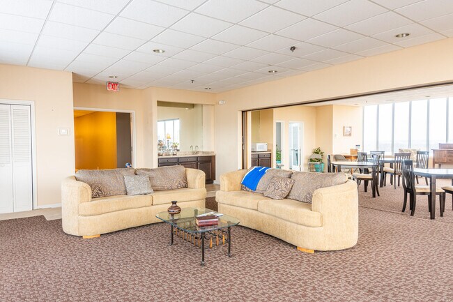 Building Photo - 355 S Broadway