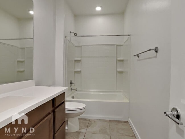 Building Photo - 17027 W Echo Ln
