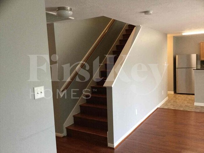 Building Photo - 1210 Larks Trace Ln