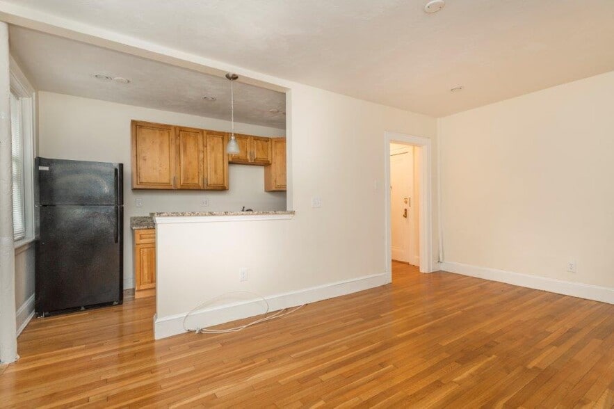 Primary Photo - 138 Highland Ave