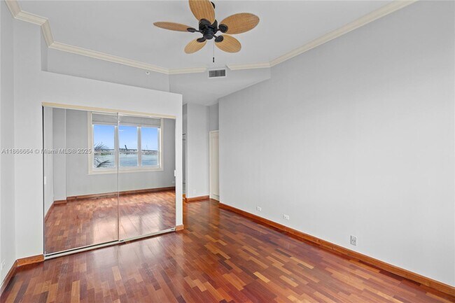 Building Photo - 888 Brickell Key Dr