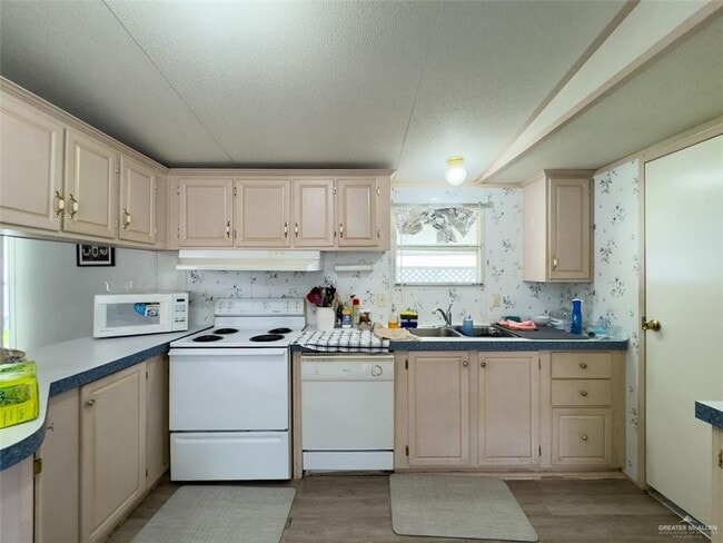 Building Photo - 14 Tropical Cir Dr E