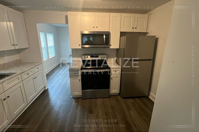 Building Photo - **Coming Soon** Beautiful Renovated 3 Bedr...