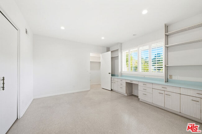 Building Photo - 8900 Alto Cedro Dr