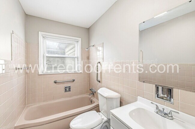 Building Photo - 5563 E 34th St