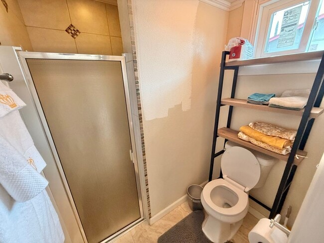 Building Photo - Spacious 2 Bedroom / 2 Bathroom Downstairs Unit Available in Makawao! Unfurnished!