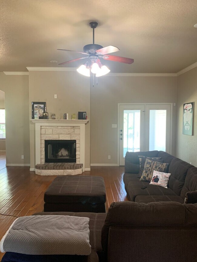 Building Photo - Fantastic Four Bedroom