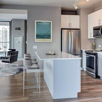 Building Photo - 451 N State St