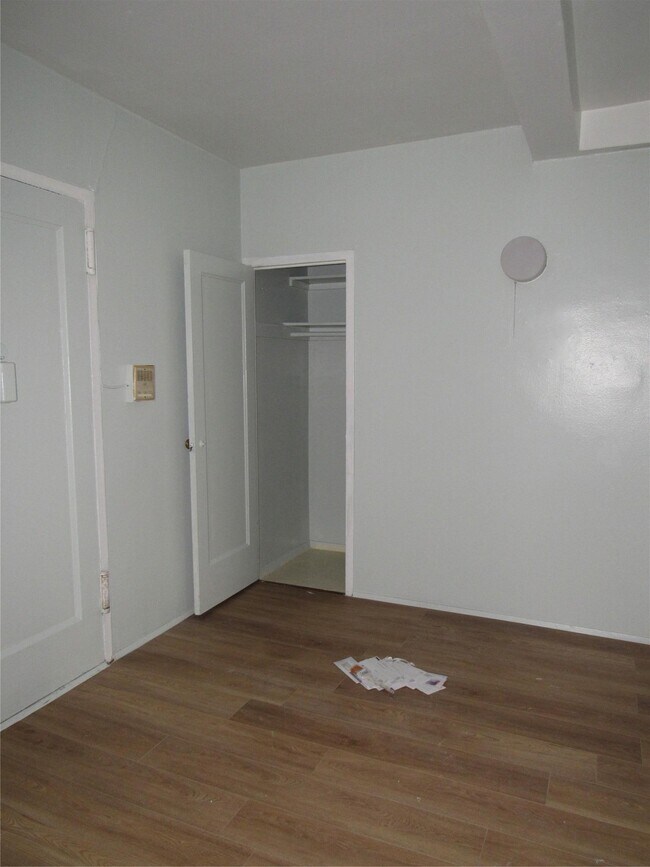 Building Photo - 2059 McGraw Ave