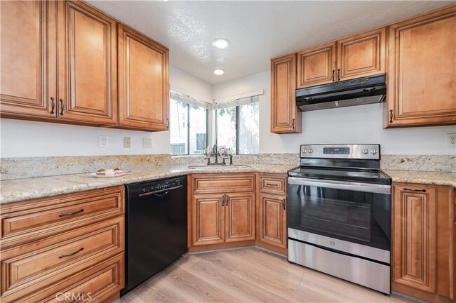 Building Photo - 22757 Lakeway Dr