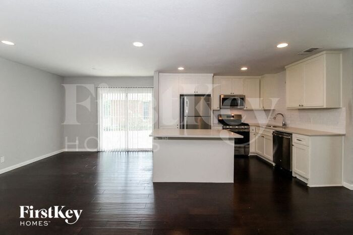Building Photo - 3510 Princeton Dr