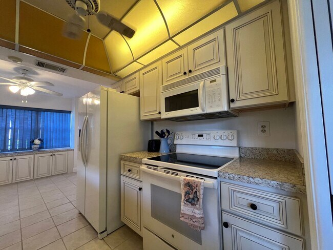 Building Photo - $1,150 * Annual **** 2 Bed / 2 Bath Condo ** Private, Gated Community - Rolls Landing **