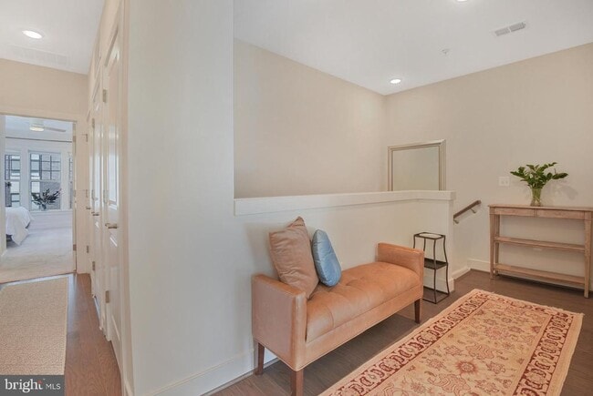 Building Photo - 813 Rockwell Ave