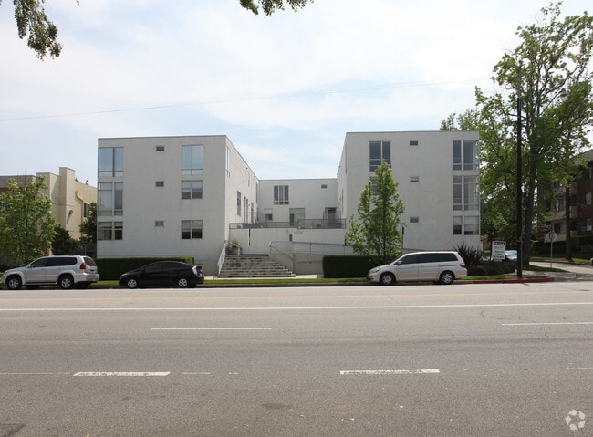 Building Photo - 14224 Riverside Dr