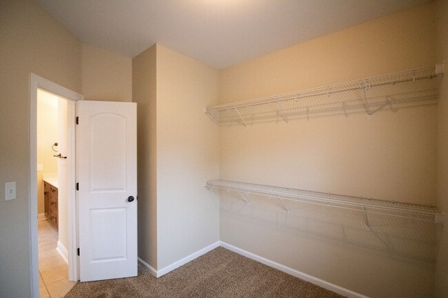 Building Photo - 1343 Ambleside Dr