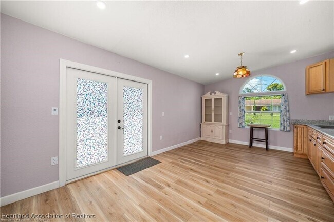 Building Photo - 1110 Hotiyee Ave