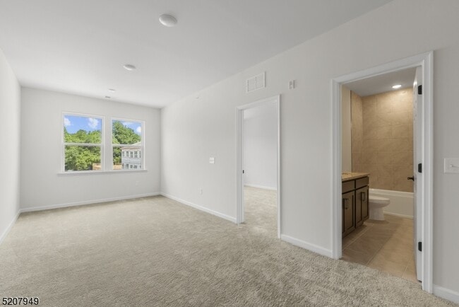 Building Photo - 8 Jessica Ln