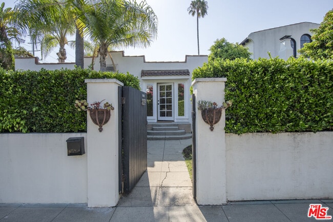 Primary Photo - 809 N Stanley Ave