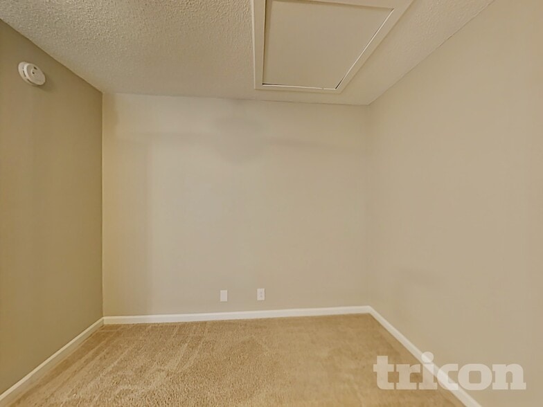 Building Photo - 5020 Boyd Dr