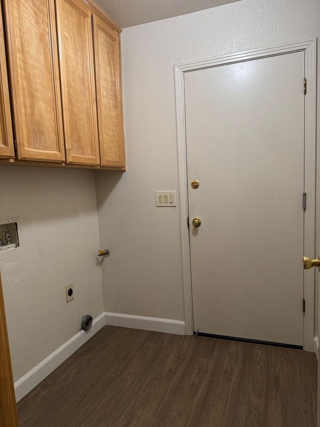 Building Photo - 8160 Clarion Cir