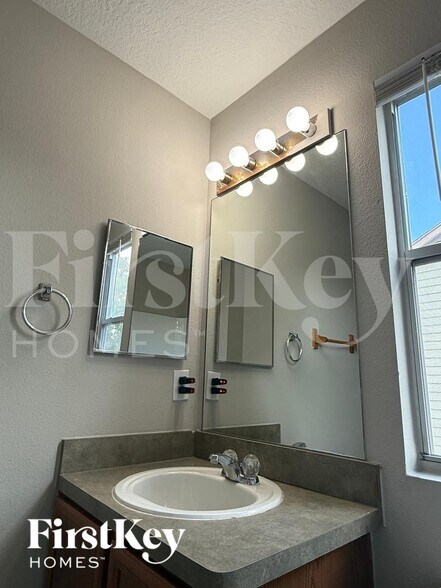 Building Photo - 6331 Scotchwood Dr