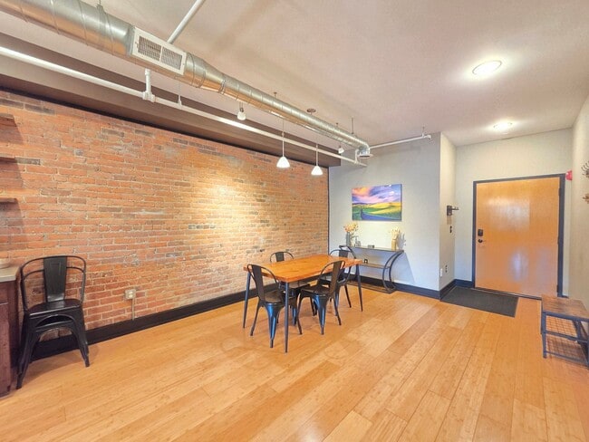 Building Photo - 401 W 1st Ave
