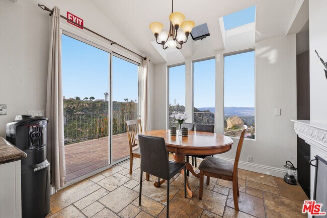 Building Photo - 501 Sadie Rd