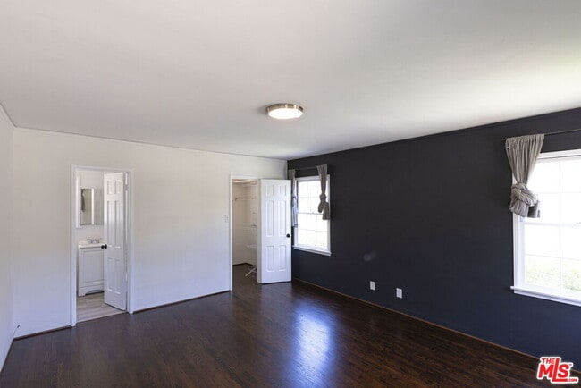Building Photo - 2547 Canyon Dr
