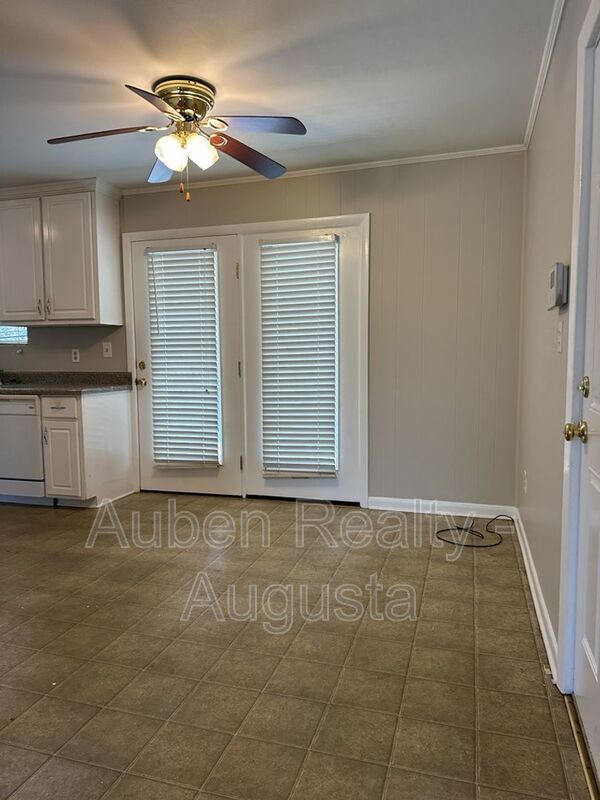 Building Photo - 3020 Jeanne Rd