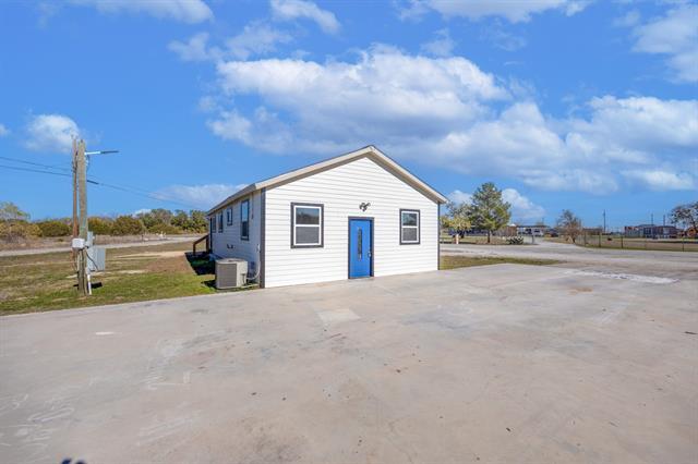Building Photo - 147 Western Lake Dr