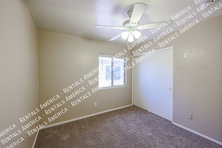 Building Photo - 12122 W Bloomfield Rd