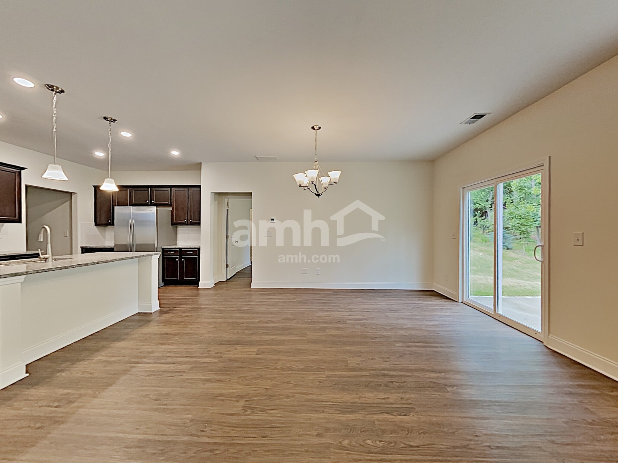 Building Photo - 154 Lindridge Dr NE