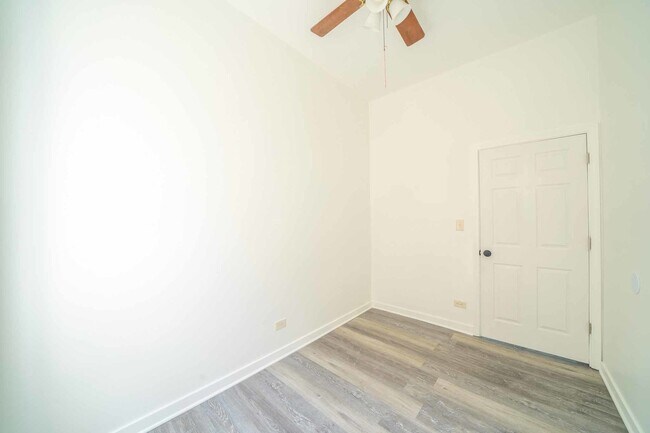 Building Photo - 317 S Homan Ave