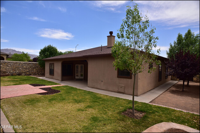 Building Photo - 7337 Black Mesa Dr