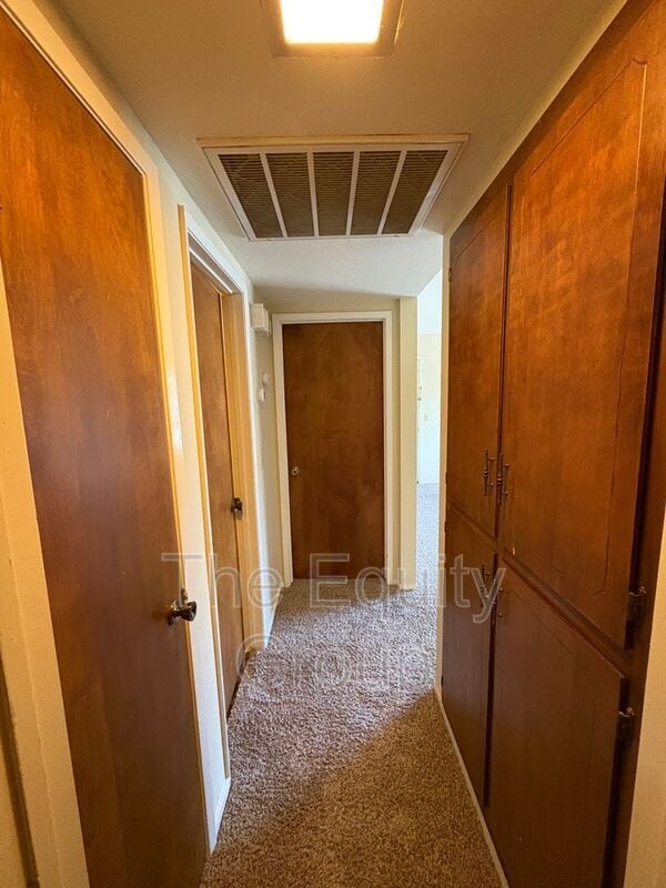 Building Photo - 811 W Arlen Ct