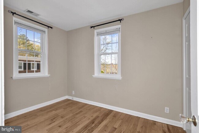 Building Photo - 4237 32nd Rd S